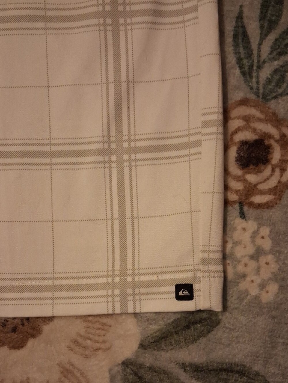 Quiksilver White Plaid Men's Casual Shorts - Picture 5 of 7